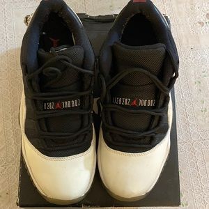 Air Jordan retro low 11’s